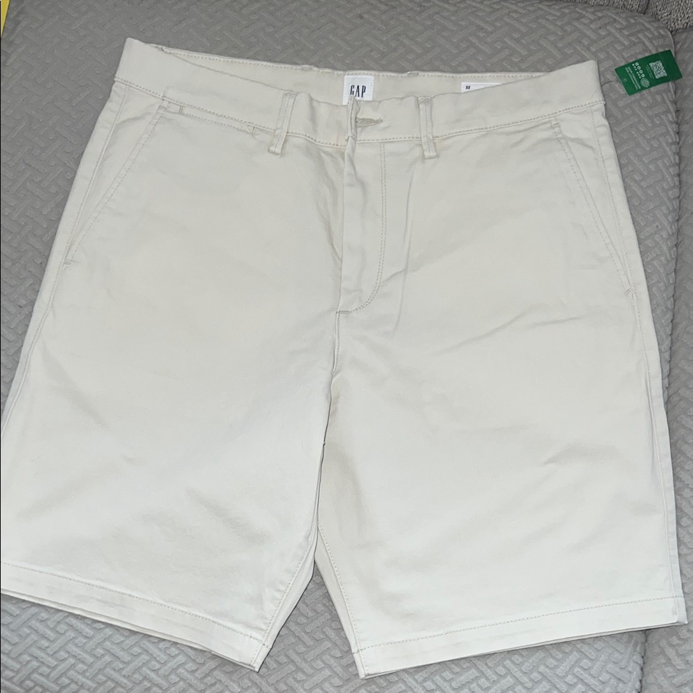 GAP Men's Tan Flat Front Shorts NWT